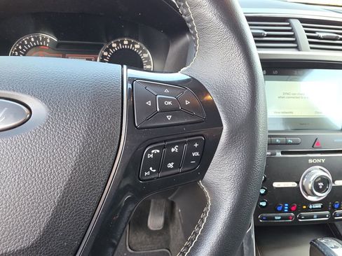 Used 2017 Ford Explorer Platinum image 27