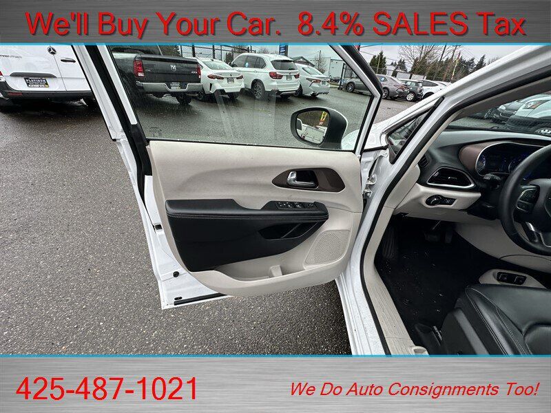 Used 2020 Chrysler Voyager Lxi FWD image 10