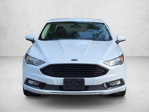 Used 2017 Ford Fusion SE w/ Equipment Group 201A FWD image 3