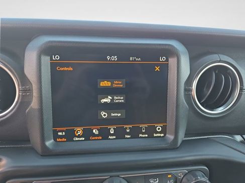 Used 2022 Jeep Wrangler Unlimited Sahara AWD/4WD image 24