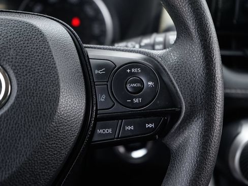 Used 2020 Toyota RAV4 XLE AWD/4WD image 23