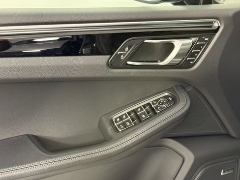 Certified 2026 Porsche Macan S AWD/4WD image 28