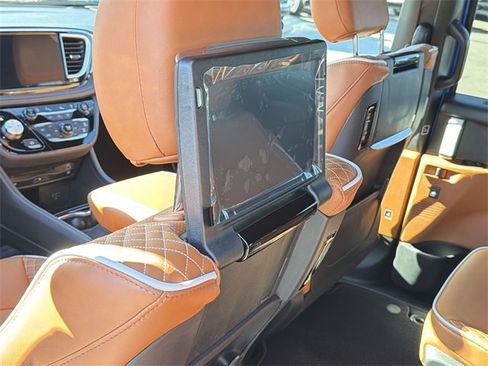 New 2026 Chrysler Pacifica Pinnacle image 18