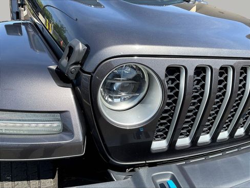 Used 2023 Jeep Wrangler Unlimited Sahara AWD/4WD image 31