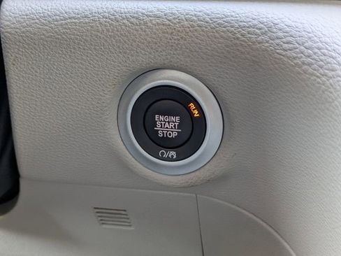 Used 2024 Chrysler Pacifica Limited image 32