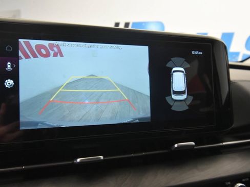 Used 2024 Kia Carnival EX FWD image 24