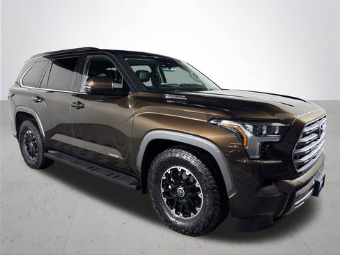 Used 2023 Toyota Sequoia Limited image 4