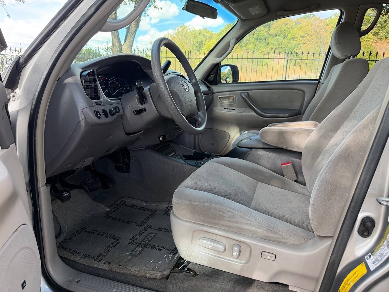 Used 2005 Toyota Sequoia SR5 w/ Towing Pkg RWD image 14