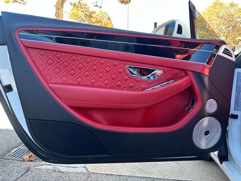 Used 2020 Bentley Continental GT image 25