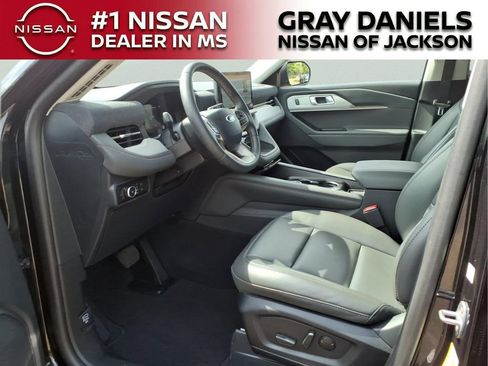 Used 2025 Ford Explorer Active w/ Active Comfort Package RWD image 24