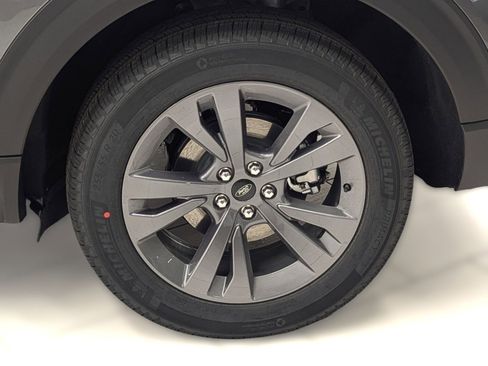 New 2026 Ford Explorer Active w/ Active Comfort Package AWD/4WD image 9