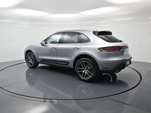 Certified 2026 Porsche Macan AWD/4WD image 3