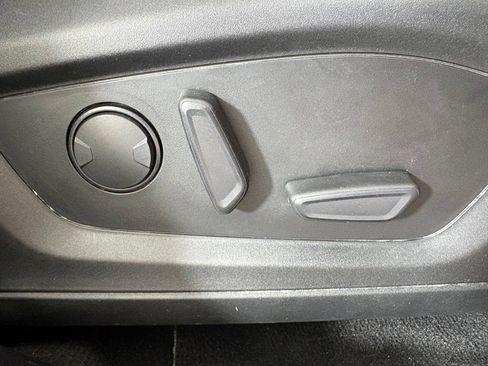 Used 2020 Ford Explorer XLT w/ Equipment Group 202A AWD/4WD image 37