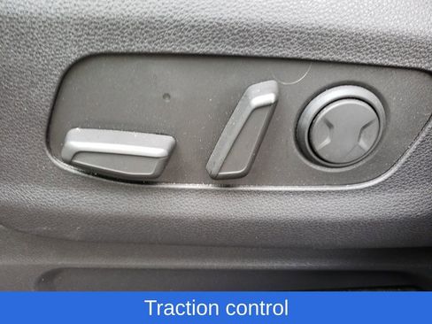Used 2024 Kia Carnival EX FWD image 17