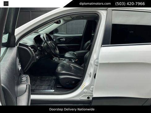 Used 2019 Jeep Cherokee Limited image 17