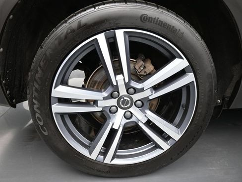 Used 2018 Volvo XC60 T5 Momentum w/ Vision Package AWD/4WD image 33