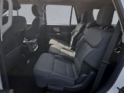 Used 2025 Ford Expedition Active RWD image 23
