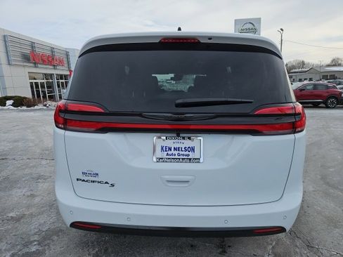 New 2026 Chrysler Pacifica Select image 5