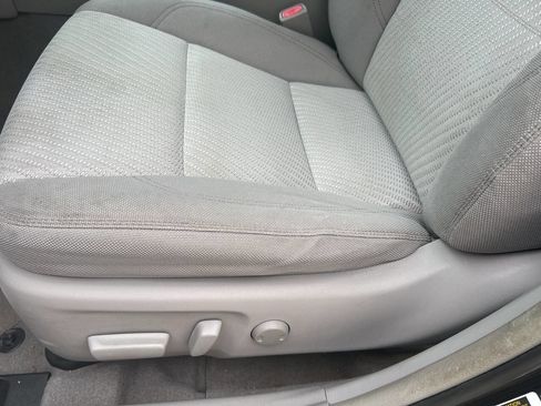 Used 2016 Toyota Camry LE FWD image 9