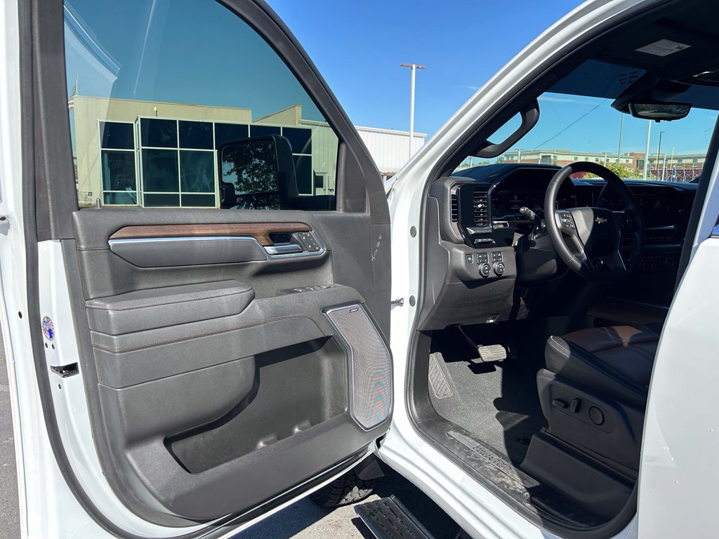 Used 2025 Chevrolet Silverado 3500 High Country w/ Technology Package AWD/4WD image 10