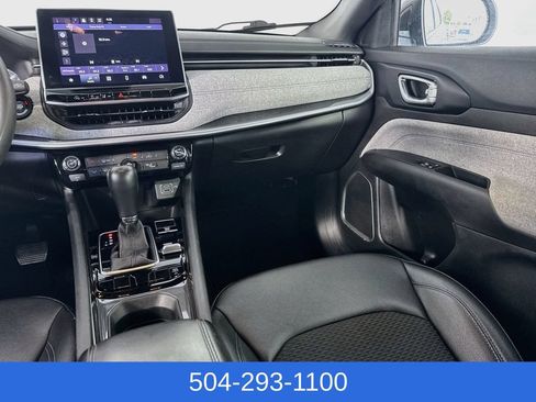 Used 2024 Jeep Compass Latitude AWD/4WD image 23