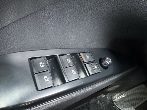 Certified 2018 Toyota Camry LE image 33