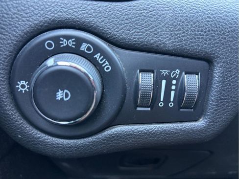 Used 2021 Jeep Cherokee Trailhawk w/ Trailer Tow Group AWD/4WD image 25