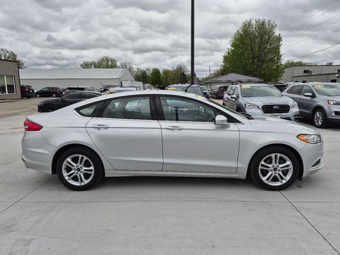Used 2018 Ford Fusion SE FWD image 4