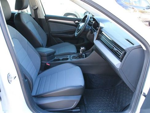 Certified 2025 Volkswagen Jetta SE image 23