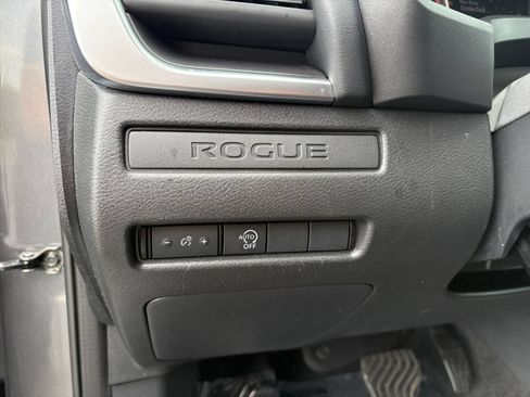 Used 2024 Nissan Rogue S FWD image 22