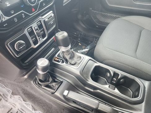 Used 2022 Jeep Gladiator Sport AWD/4WD image 18