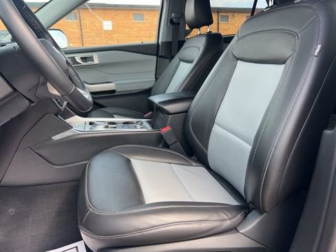 Certified 2023 Ford Explorer XLT w/ Equipment Group 202A AWD/4WD image 18