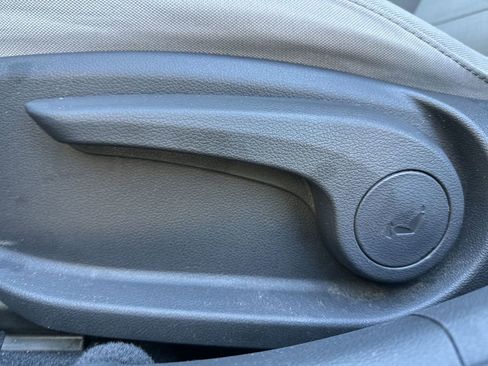 Used 2017 Hyundai Elantra SE image 12