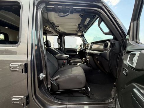 Used 2019 Jeep Wrangler Unlimited Sport S AWD/4WD image 38