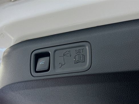 Used 2024 Ford Expedition Max XLT image 32