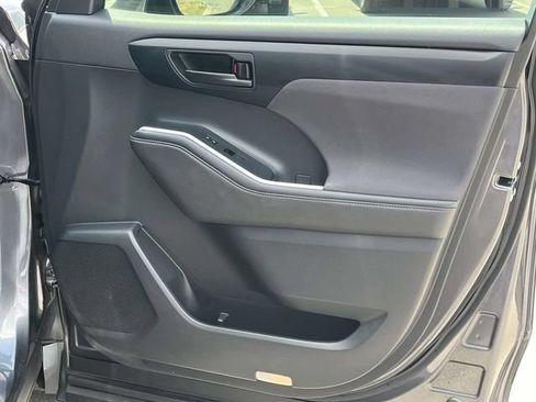 Used 2020 Toyota Highlander LE FWD image 27