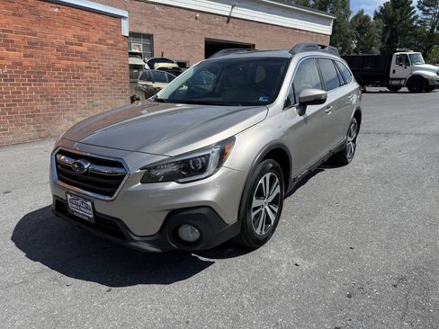 Used 2019 Subaru Outback 2.5i Limited AWD/4WD image 2