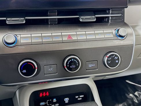 Used 2025 Hyundai Kona SE AWD/4WD image 15