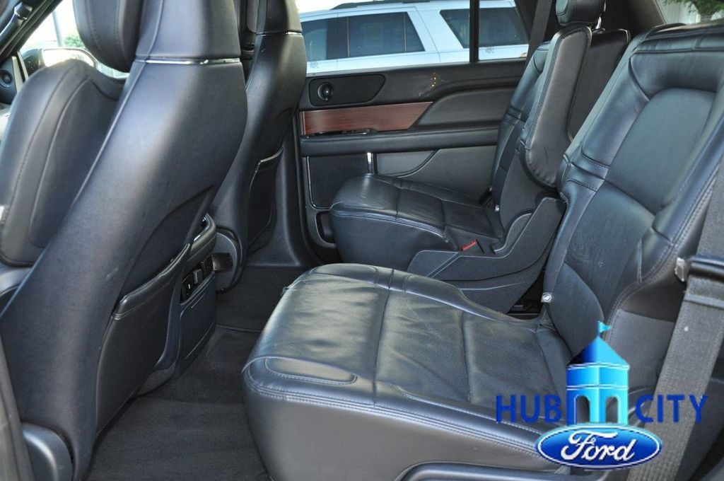 Used 2023 Lincoln Navigator Reserve RWD image 12