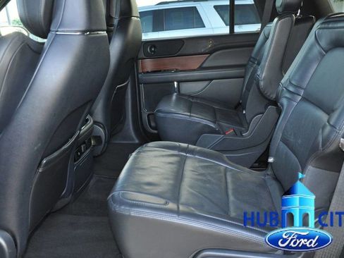 Used 2023 Lincoln Navigator Reserve image 12