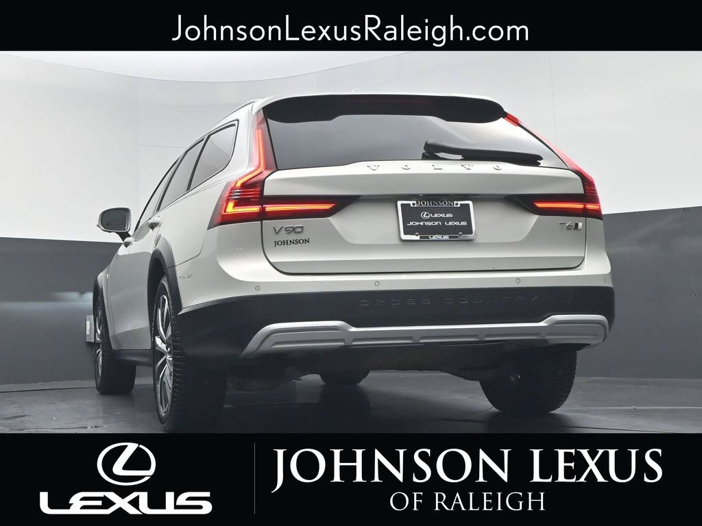 Used 2021 Volvo V90 T6 Cross Country AWD/4WD image 14