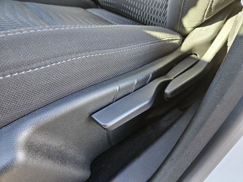 Used 2025 Chevrolet Equinox LT image 9