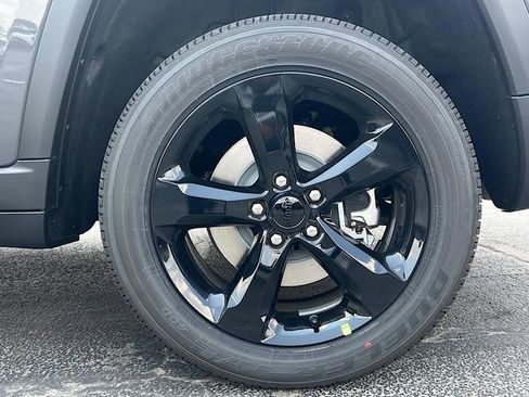 New 2025 Jeep Grand Cherokee L Altitude image 33