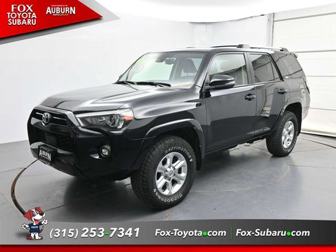Used 2022 Toyota 4Runner SR5 Premium w/ Moonroof Package AWD/4WD image 2