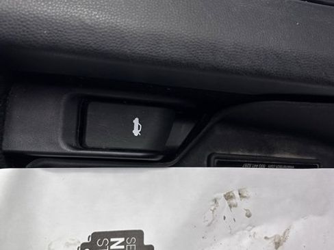 Used 2020 Toyota Corolla LE image 21