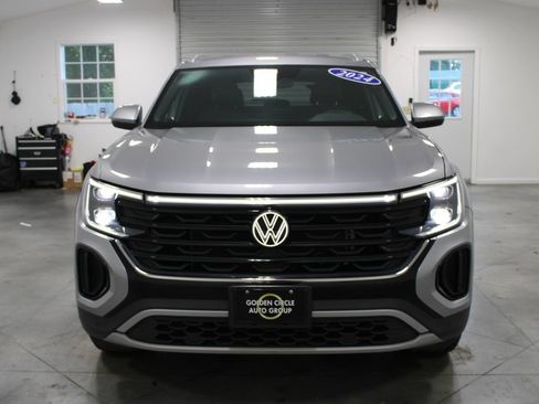 Used 2024 Volkswagen Atlas Cross Sport SE AWD/4WD image 3