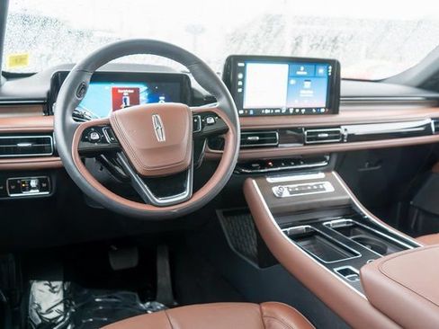 Used 2025 Lincoln Aviator Reserve w/ Illumination Package AWD/4WD image 14