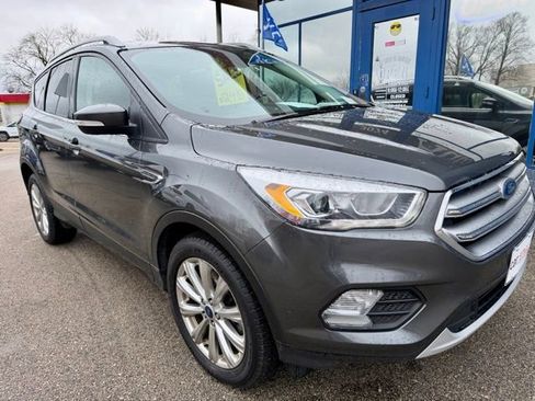 Used 2017 Ford Escape Titanium image 2