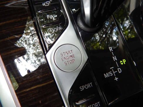 Used 2020 BMW X7 xDrive40i w/ Parking Assistance Package image 18