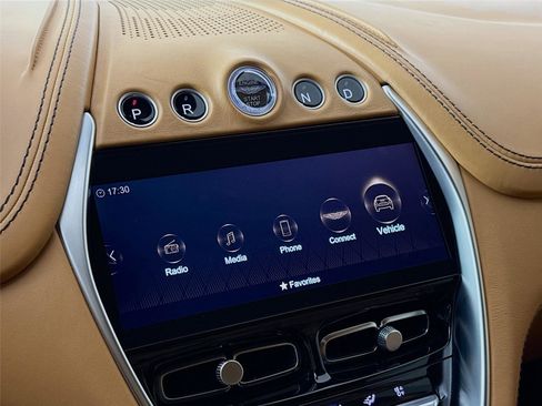 Used 2021 Aston Martin DBX image 15